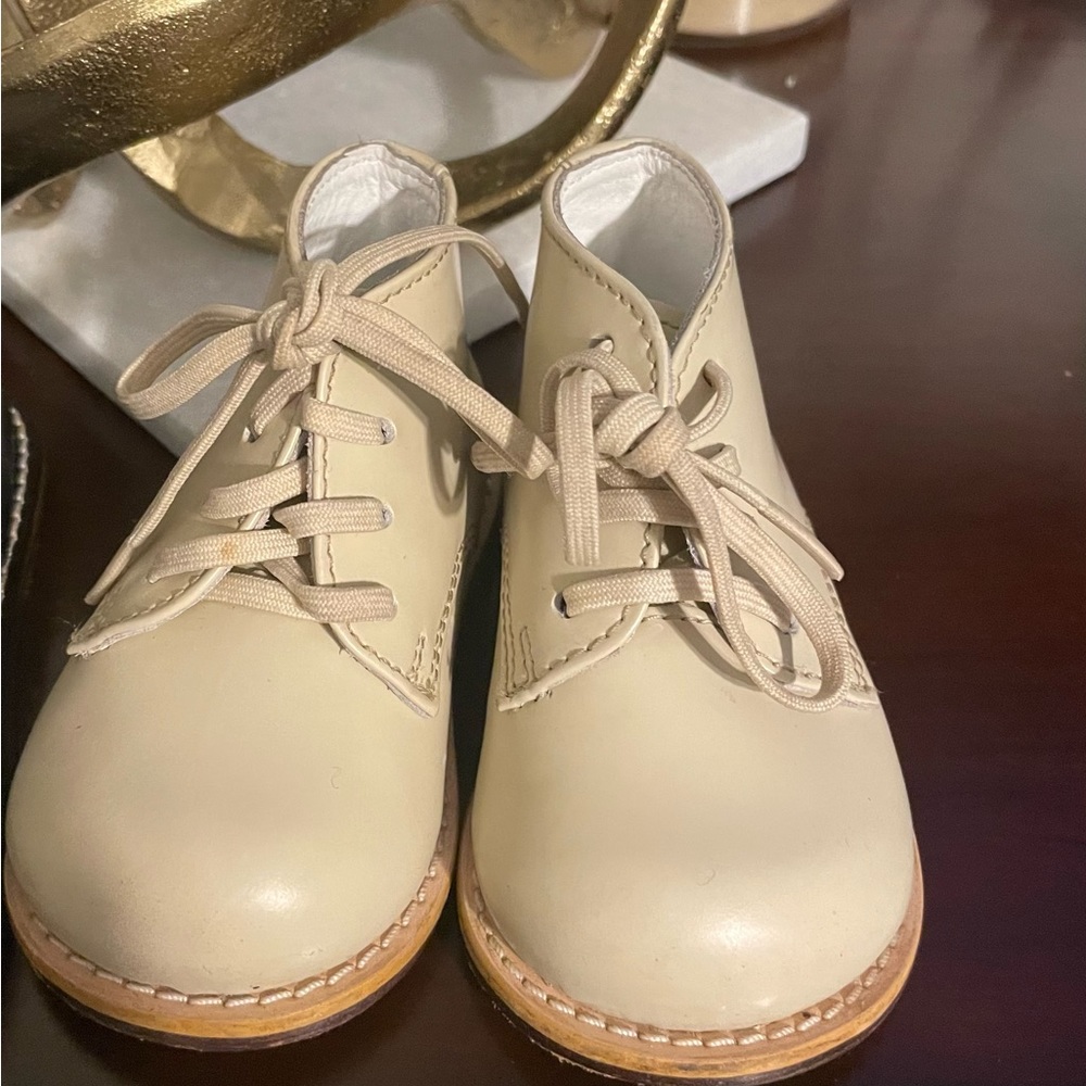 Tan walking baby shoes
